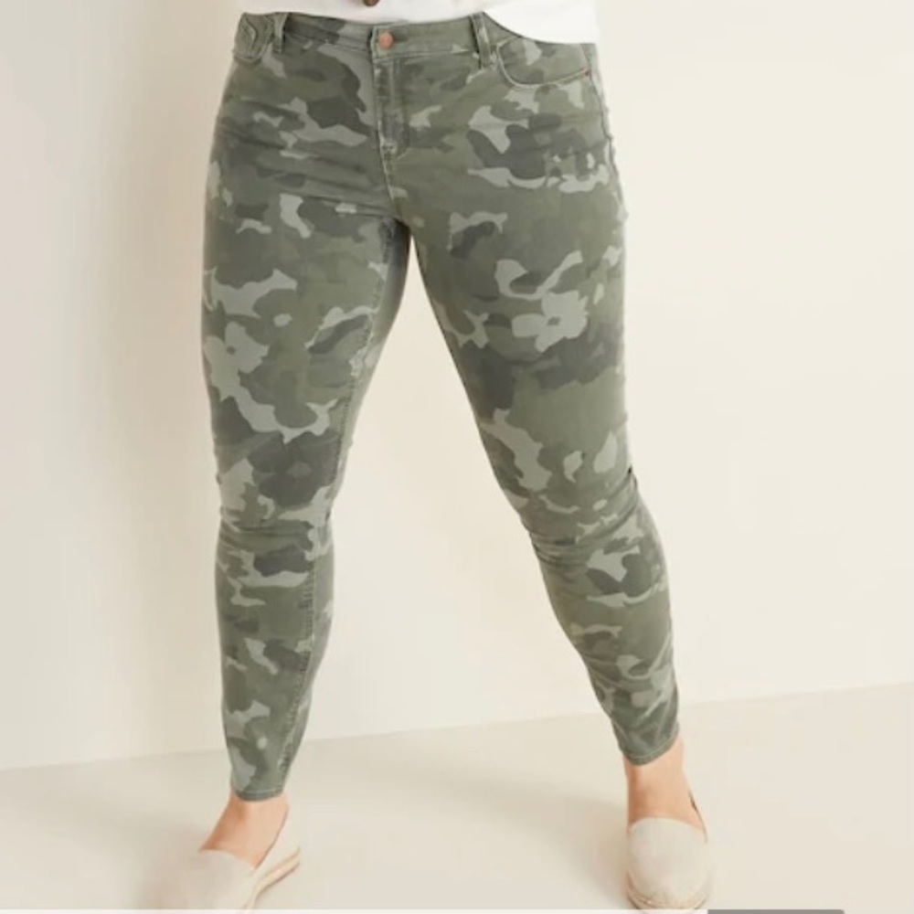 NWOT Old Navy Rockstar Super Skinny Camo Jeans